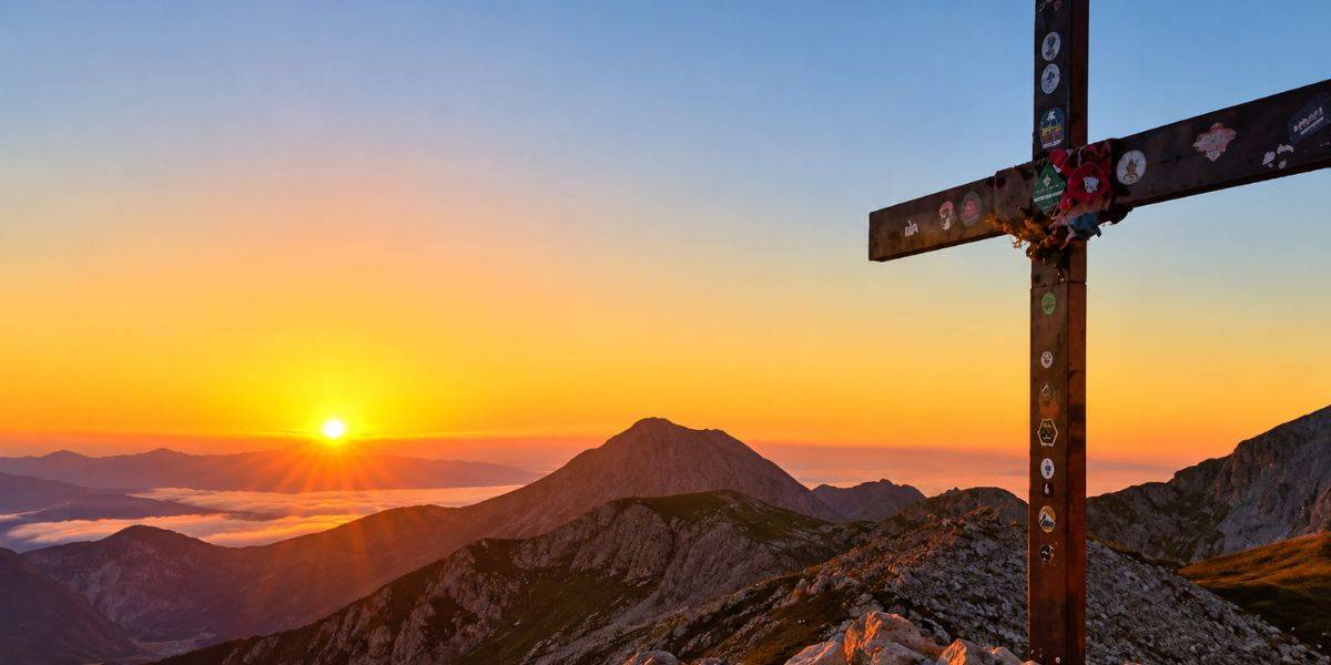 Monte Aquila 2.494 m slm | Il tramonto sopra le nuvole, nel cuore del Parco Nazionale del Gran Sasso - Abruzzo Monte Aquila 2.494 m slm | Il tramonto sopra le nuvole, nel cuore del Parco Nazionale del Gran Sasso - Abruzzo