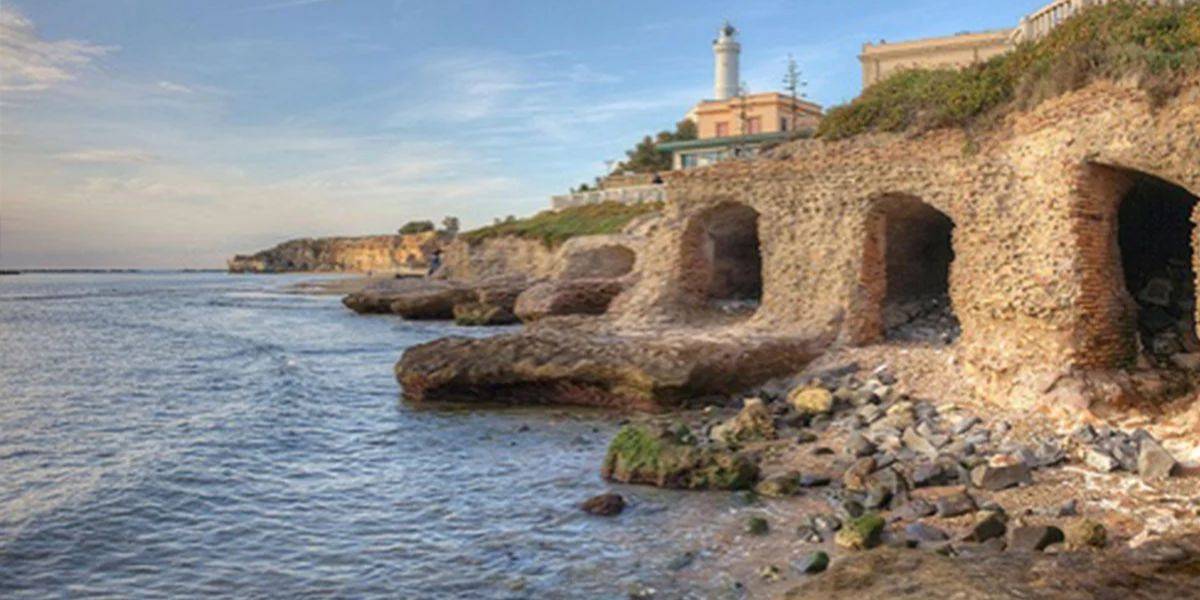 Anzio dalla Villa di Nerone al Porto Innocenziano - Anzio - Lazio Anzio dalla Villa di Nerone al Porto Innocenziano - Anzio - Lazio