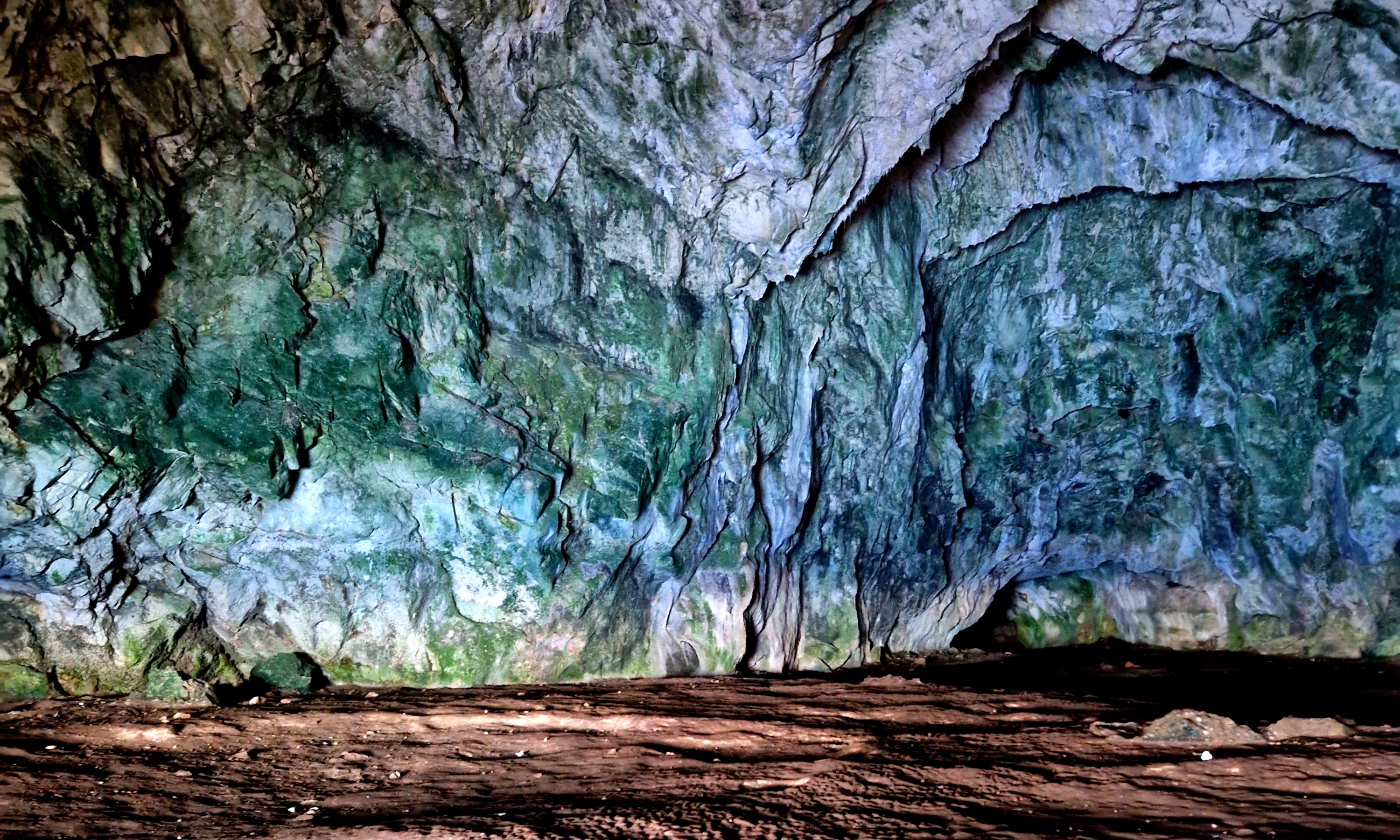 Il sentiero delle grotte