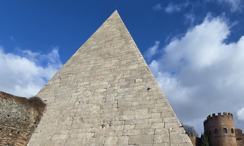 “Il sigillo del ricordo: Cimitero Acattolico e Via Portuense”.