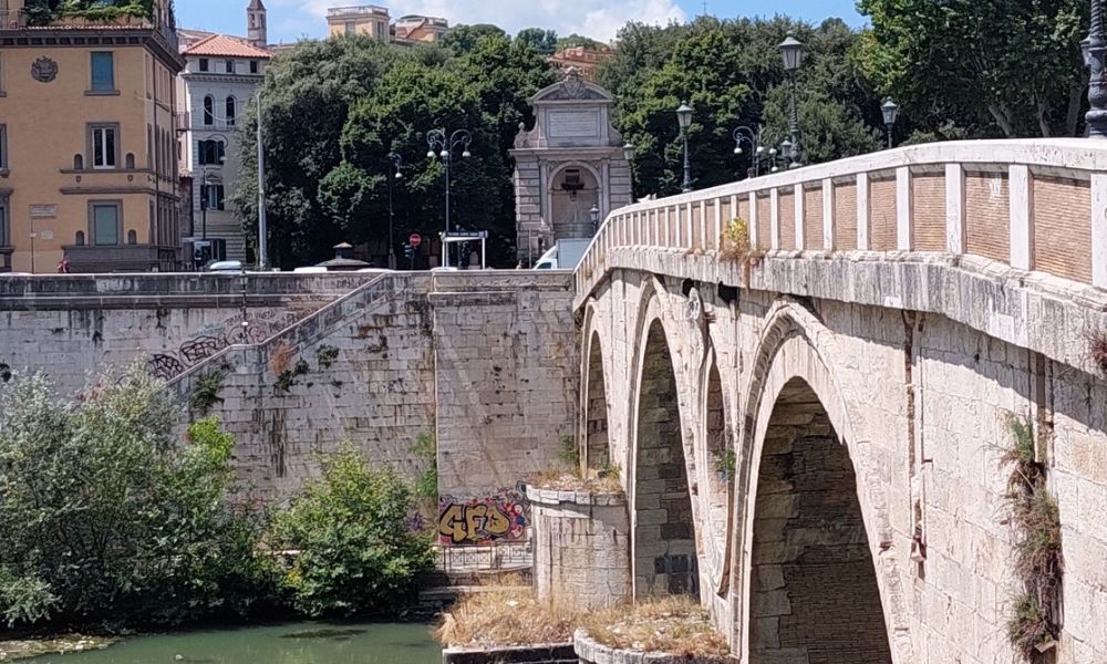 “Il sigillo del ricordo: Cimitero Acattolico e Via Portuense”.