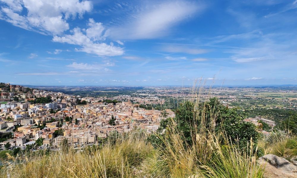 “Anello del Monte Catillo: sughere e panorami su Tivoli”.