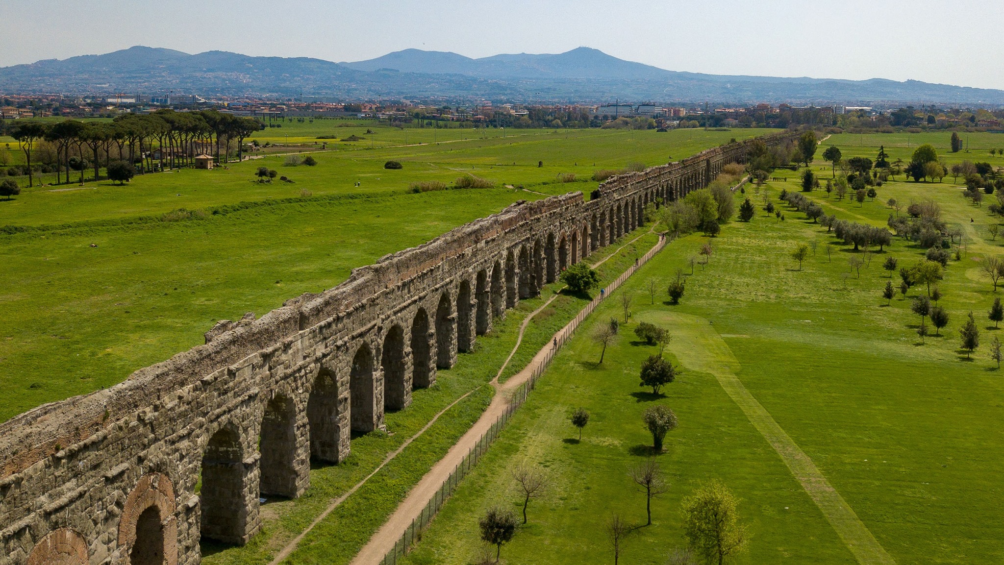 GRAND TOUR APPIA ANTICA: Tra acquedotti, antiche rovine e natura: un viaggio esperienziale nel cuore della campagna romana