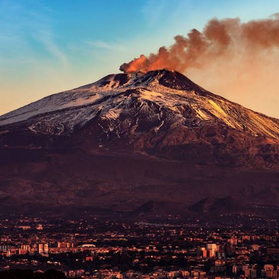 TREKK TRA FUOCO E COLORI D’AUTUNNO Monte Arso • Grotta Catanese • Ottobrata di Zafferana