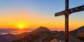 Monte Aquila 2.494 m slm | Il tramonto sopra le nuvole, nel cuore del Parco Nazionale del Gran Sasso - Abruzzo Monte Aquila 2.494 m slm | Il tramonto sopra le nuvole, nel cuore del Parco Nazionale del Gran Sasso - Abruzzo